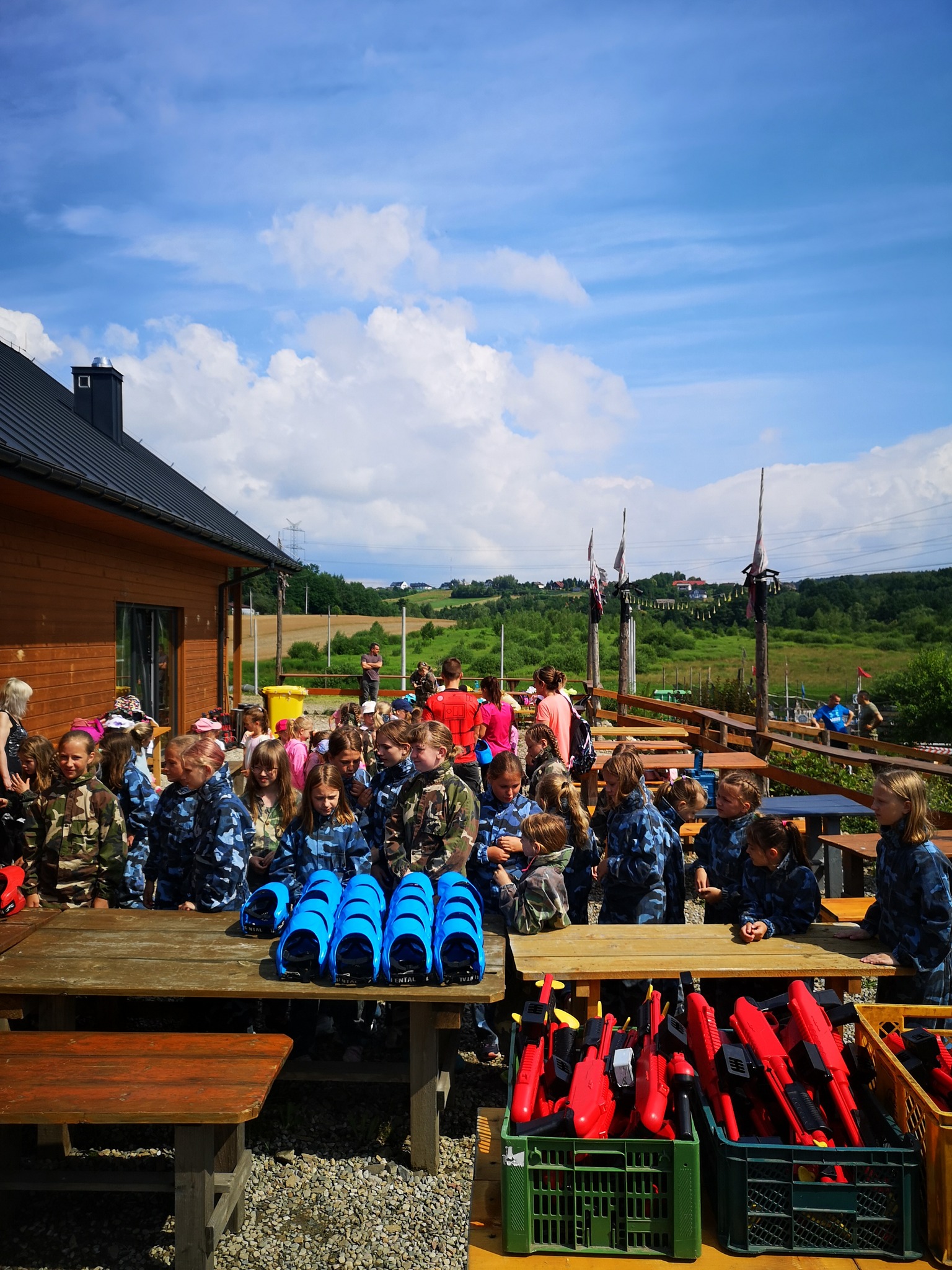 Grupa graczy paintballowych